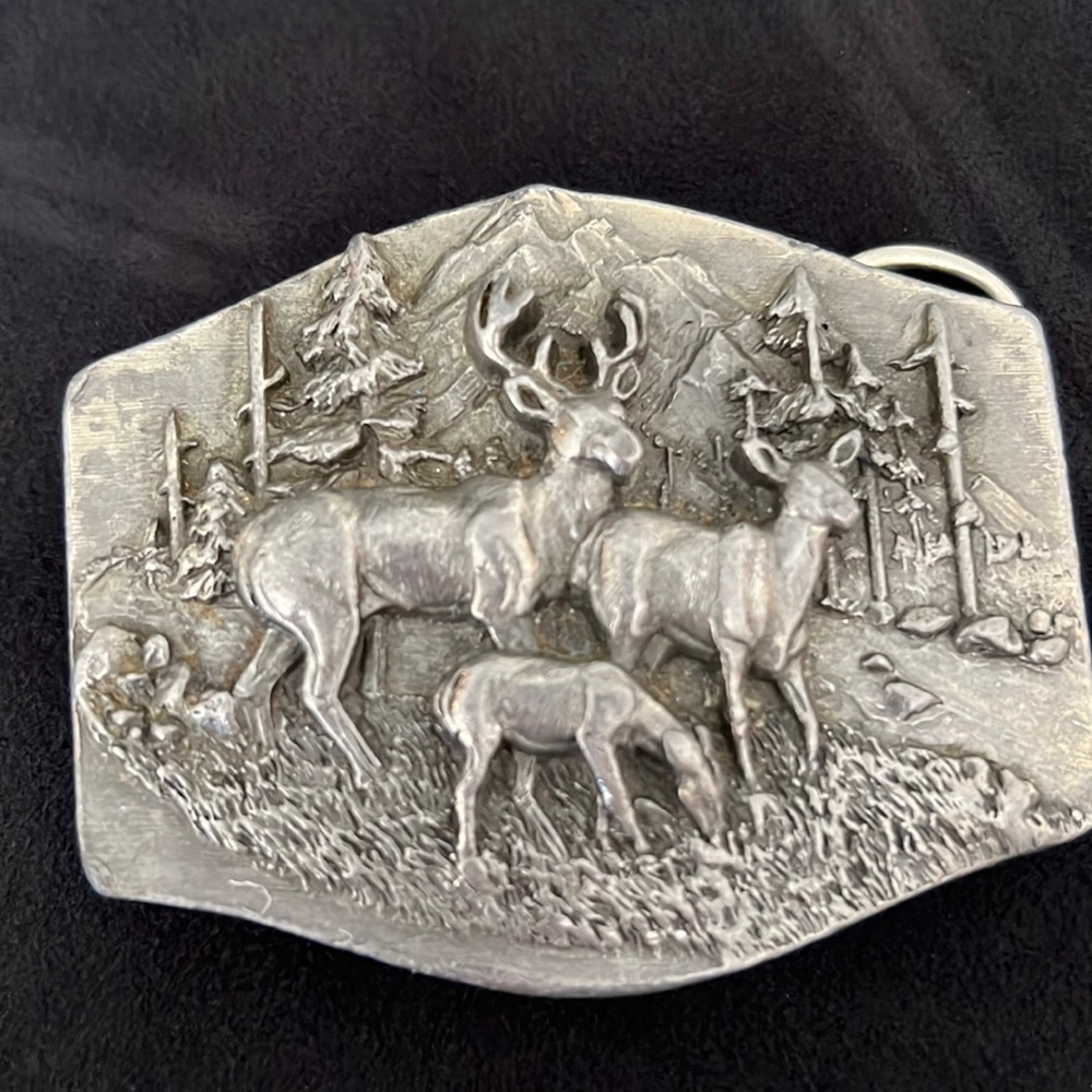 1988 Siskiyou pewter belt buckle deer. N-85/s